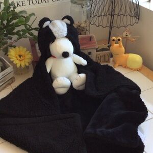 ‘Little Miracles’ Little Stinker Skunk Hooded Blanket